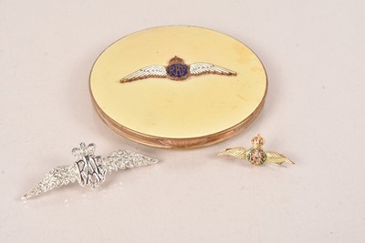 Lot 260 - A 9ct gold Royal Air Force (RAF) Sweetheart brooch
