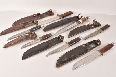 Lot 326 - An assortment of Hunting Knives