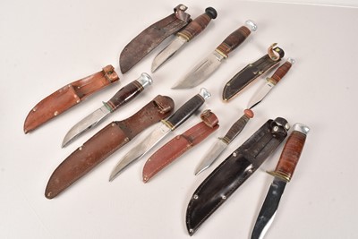 Lot 327 - An assortment of Hunting Knives