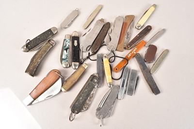 Lot 337 - A collection of various Pocket Knives
