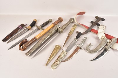 Lot 351 - A selection of World Blades