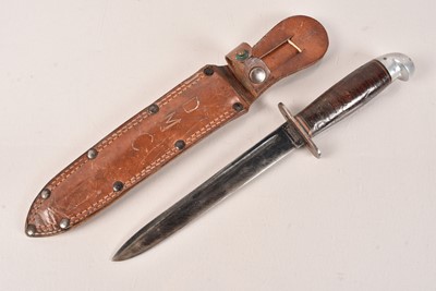 Lot 371 - A Western L77 Commando Style Dagger