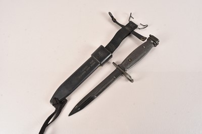 Lot 386 - A US M7 Fighting Knife by Imperial