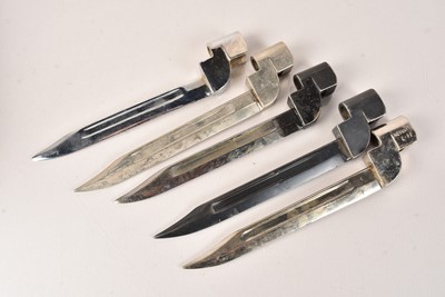 Lot 419 - A group of five No.9 Bayonets