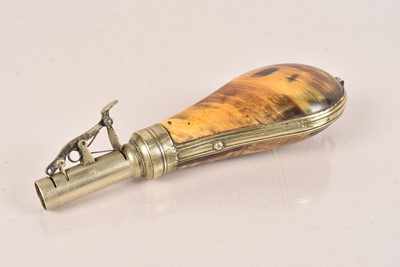 Lot 501 - A Vintage Horn Shot/Powder Flask