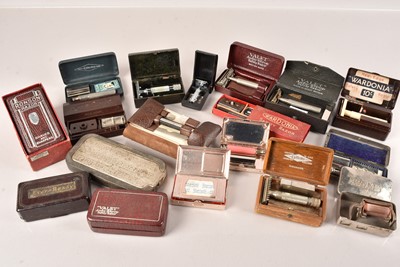 Lot 532 - A collection of vintage Razors