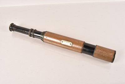 Lot 559 - A vintage four drawer telescope
