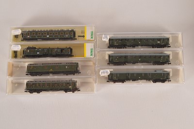 Lot 40 - German N Gauge Green Liveried Coaching Stock (7)