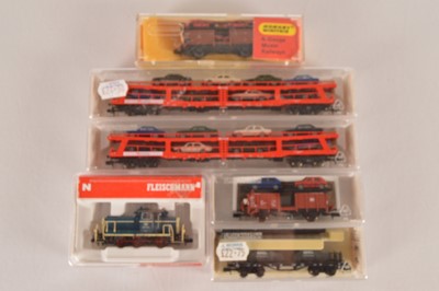 Lot 47 - German N Gauge Diesel Shunting Locomotive and Car Transporters (6)