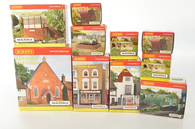 Lot 101 - Hornby 00 Gauge boxed Skaledale Buildings (10)