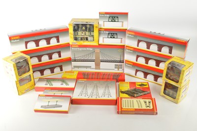 Lot 102 - Hornby 00 Gauge boxed Railway Viaducts Grand Suspension Bridge Station and  lineside Accessories and Scenix Railway Buildings and Houses (20)