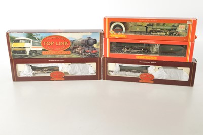 Lot 107 - Hornby (Margate) 00 Gauge boxed Top Link and general issue BR green Footballer Class B17/4 Locomotives and Tenders (5)