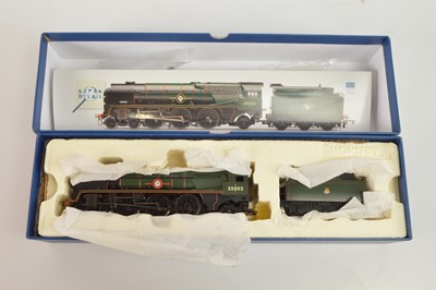 Lot 118 - TMC Hornby 00 Gauge boxed Rebuilt Merchant Navy Class Lamport and Holt line Locomotive and Tender renumbered 35002 Union Castle