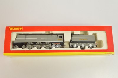 Lot 120 - Hornby 00 Gauge boxed R2286 Southern grey Battle of Britain Class 21C164 'Fighter Command' Locomotive and tender