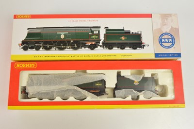 Lot 121 - Pair of Hornby 00 Gauge boxed BR green unrebuilt Battle of Britain Class Locomotives and Tenders (2)