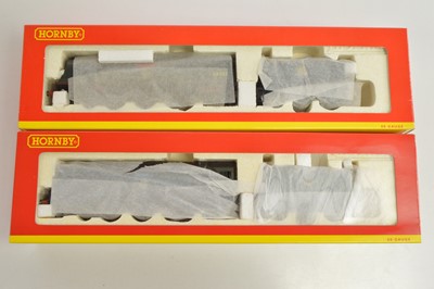 Lot 123 - Pair of Hornby 00 Gauge boxed BR green unrebuilt Battle of Britain Class Locomotives and Tenders (2)