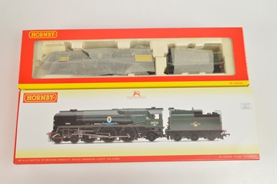 Lot 125 - Pair of Hornby 00 Gauge boxed BR green rebuilt Battle of Britain Class Locomotives and Tenders (2)