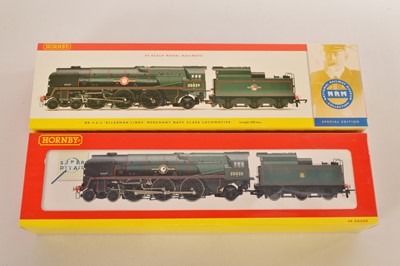 Lot 129 - Pair of Hornby 00 Gauge boxed BR green rebuilt Merchant Navy Class Locomotives and Tenders (2)