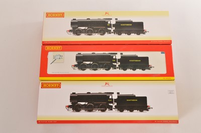 Lot 137 - Hornby 00 Gauge boxed SR black Class Q1 Locomotives and Tenders (3)