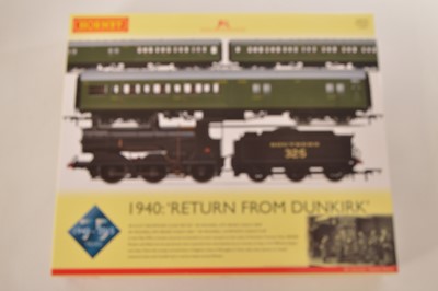 Lot 151 - Hornby 00 Gauge boxed R3302 1940 Return from Dunkirk Ltd Ed Train Pack