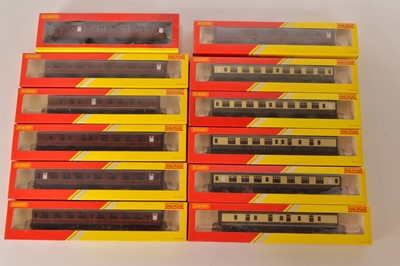 Lot 161 - Hornby 00 Gauge boxed BR WR and MR Railroad Series Coaches (12)