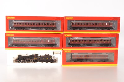 Lot 167 - Hornby 00 Gauge (Margate) LMS 4-4-0 Locomotive and tender and five  (China) LMS maroon Non-Corridor Coaches (6)
