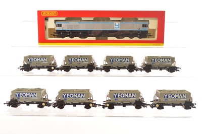 Lot 170 - Hornby 00 Gauge boxed Yeoman Class 59 Diesel and eight unboxed PGA Yeoman Hopper wagons (9)