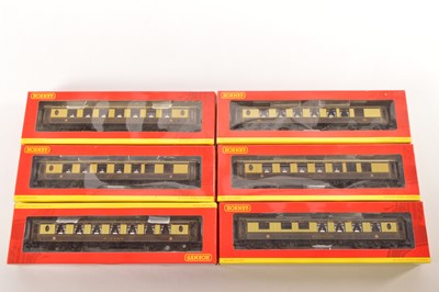 Lot 178 - Hornby 00 Gauge boxed chocolate and cream Pullman Car with Table lights (6)