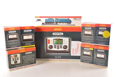 Lot 181 - Hornby 00 Gauge Elite Digital Controller Points Decoders Walkabout and Rolling Road (10)