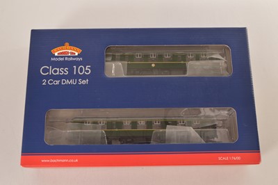 Lot 200 - Bachmann boxed 00 Gauge 31-316A BR green with speed whiskers Class 105 2-Car DMU