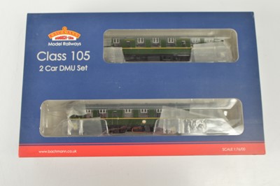 Lot 204 - Bachmann boxed 00 Gauge 31-326 BR green with speed whiskers Class 105 2-Car DMU