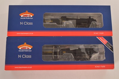 Lot 220 - Pair of Bachmann boxed 00 Gauge SR black N Class 2-6-0 Locomotives and Tenders (2)