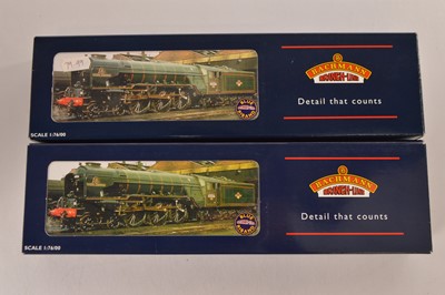 Lot 241 - Bachmann boxed 00 Gauge BR green Class A1 4-6-2 Locomotives and Tenders (2)