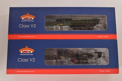 Lot 244 - Bachmann boxed 00 Gauge BR black and green Class V2 2-6-2 Locomotives and Tenders (2)
