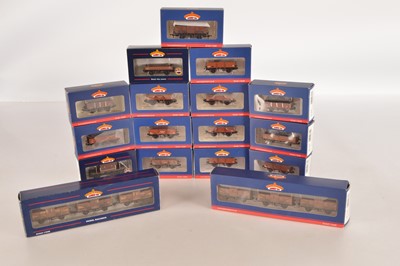 Lot 251 - Bachmann boxed 00 Gauge BR bauxite Open wagons Cattle Trucks and Guards Van (17 boxes, 21 wagons )
