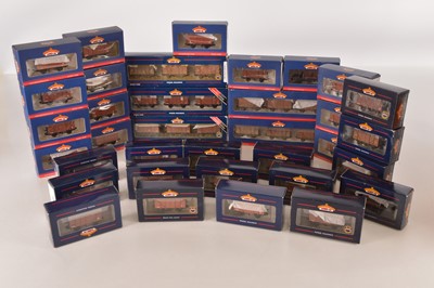 Lot 252 - Bachmann boxed 00 Gauge BR bauxite 12T Ventilated Van including five Triple Packs all with Kadee couplings (35 boxes, 44 wagons) 