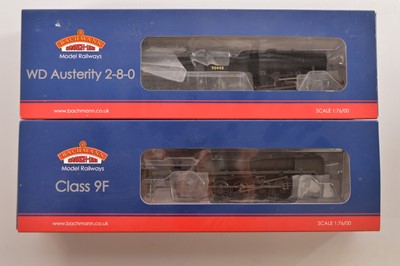 Lot 259 - Bachmann boxed 00 Gauge WD Austerity Class and Class 9F Locomotives and Tenders (2)
