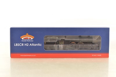 Lot 265 - Bachmann 00 Gauge 31-921 BR lined black H1 Class 4-4-2 Atlantic No 32424