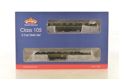 Lot 269 - Bachmann 00 Gauge 31-326 BR green speed whiskers Class 105 DMU 2-Car Pack