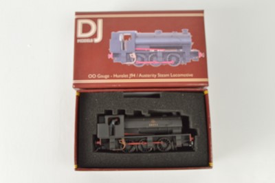 Lot 303 - DJ Models 00 Gauge BR weathered black J94 0-6-0 Saddle Tank