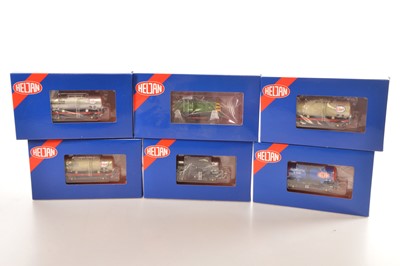 Lot 344 - Heljan OO Gauge Diesel Shunter and Goods Wagons (6)