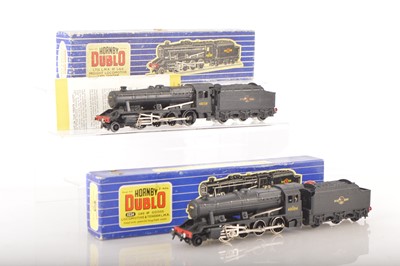 Lot 359 - Hornby-Dublo 00 Gauge converted to 2-Rail ex 3-Rail late issue 3224 BR black Class 8F 2-8-0 and earlier model Locomotives and Tenders (2)