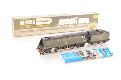 Lot 378 - Wrenn 00 Gauge boxed W2265 BR green Battle of Britain Class 34051 'Winston Churchill' Locomotive and Tender