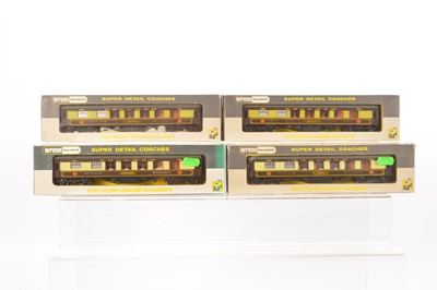 Lot 399 - Four Wrenn 00 Gauge boxed Golden Arrow Pullman Cars (4)