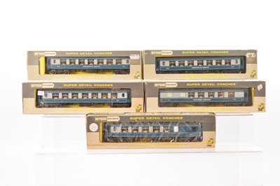 Lot 400 - Wrenn 00 Gauge boxed BR  blue and grey Brighton Belle Golden Arrow and BR Coaches (5)