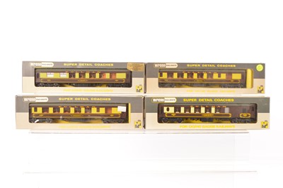 Lot 401 - Wrenn 00 Gauge boxed chocolate and cream Pullman Cars (4)