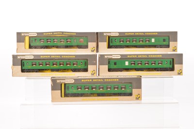 Lot 403 - Wrenn 00 Gauge boxed SR green Pullman Cars (5)
