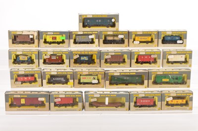Lot 404 - Wrenn 00 Gauge boxed 4-wheel Goods wagons and two 6-wheel Tank wagons (23)