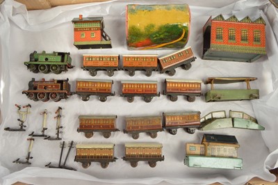 Lot 409 - Bing Table Top Railway 00 Gauge unboxed  clockwork Passenger made up Train Set (26)