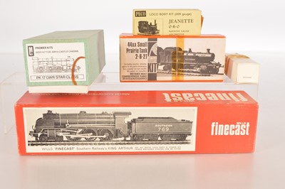 Lot 427 - M&L Will's Finecast and K's unmade 00 Gauge Steam Locomotive kits and Peco and Stenning 009 Locomotive body kits (5)